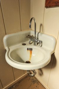 How to Remove Rust Stains From Toilets and Sinks